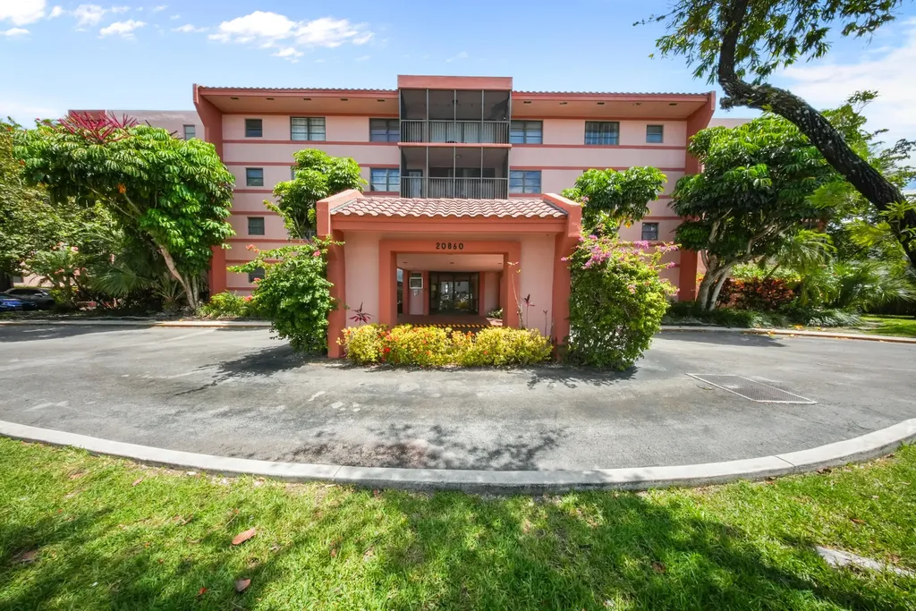 20860 San Simeon Way Miami FL 33179
