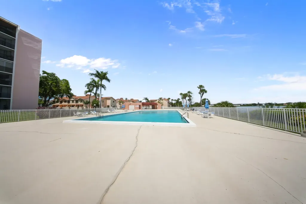 20860 San Simeon Way Miami FL 33179