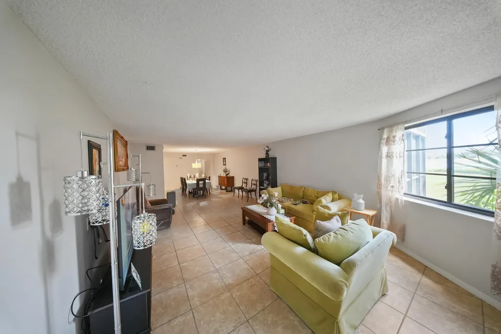 20860 San Simeon Way Miami FL 33179