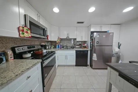 20860 San Simeon Way Miami FL 33179