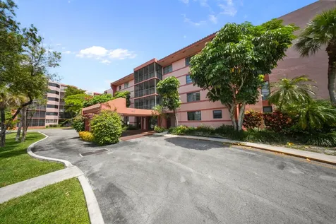 20860 San Simeon Way Miami FL 33179