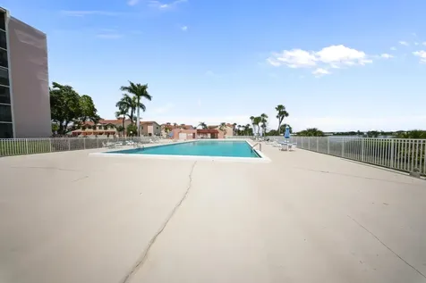 20860 San Simeon Way Miami FL 33179
