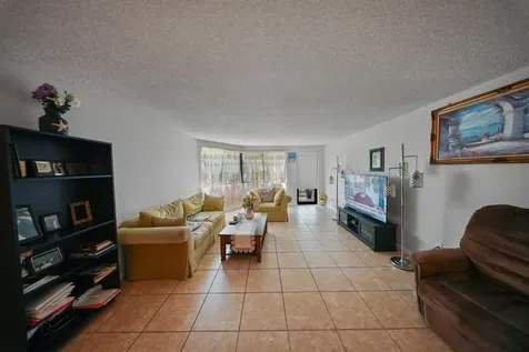 20860 San Simeon Way Miami FL 33179