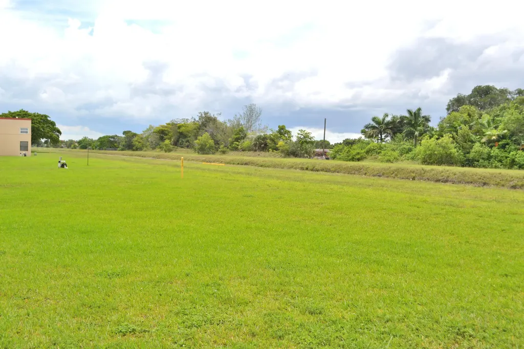 8841 Sunrise Lakes Boulevard Sunrise FL 33322