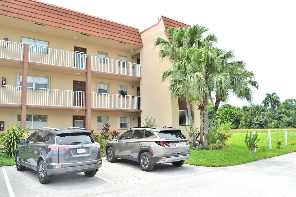 8841 Sunrise Lakes Boulevard Sunrise FL 33322