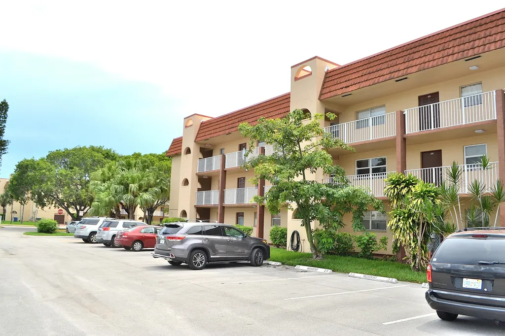 8841 Sunrise Lakes Boulevard Sunrise FL 33322