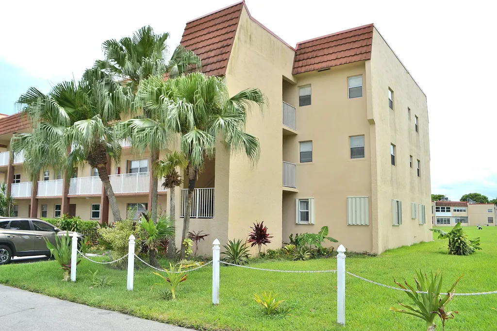 8841 Sunrise Lakes Boulevard Sunrise FL 33322