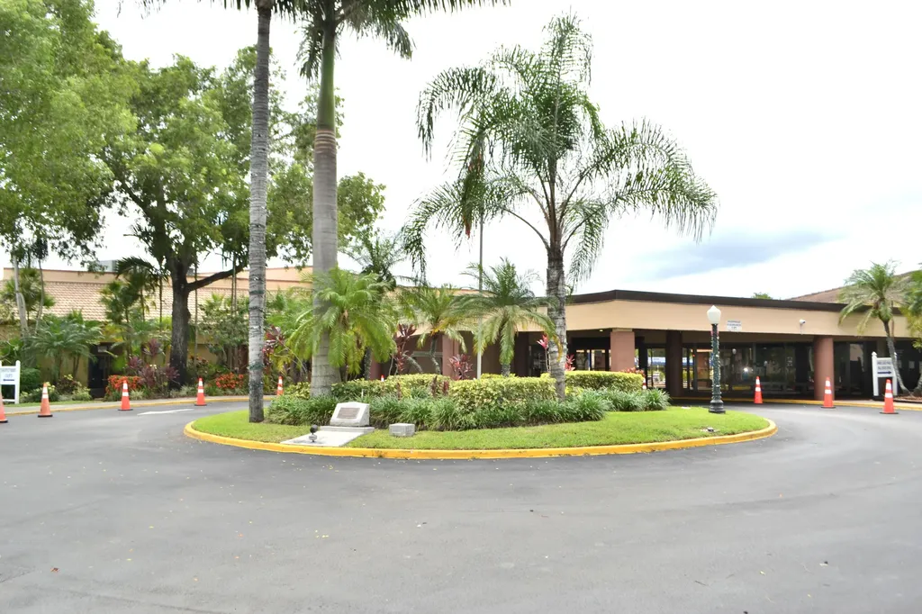 8841 Sunrise Lakes Boulevard Sunrise FL 33322