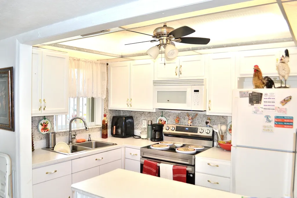 8841 Sunrise Lakes Boulevard Sunrise FL 33322