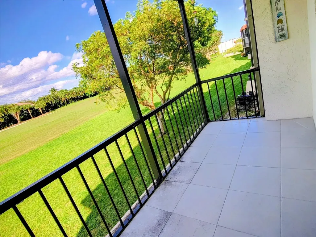9411 N Hollybrook Lake Drive Pembroke Pines FL 33025