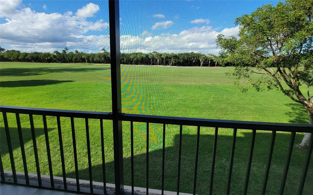 9411 N Hollybrook Lake Drive Pembroke Pines FL 33025