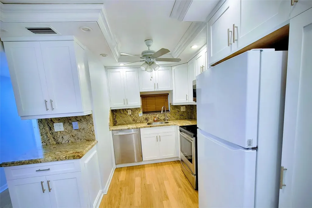 9411 N Hollybrook Lake Drive Pembroke Pines FL 33025