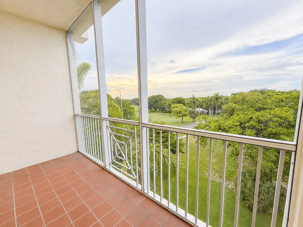 3600 Oaks Clubhouse Drive Pompano Beach FL 33069