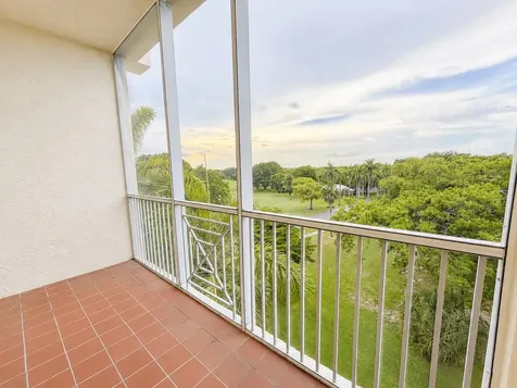 3600 Oaks Clubhouse Drive Pompano Beach FL 33069