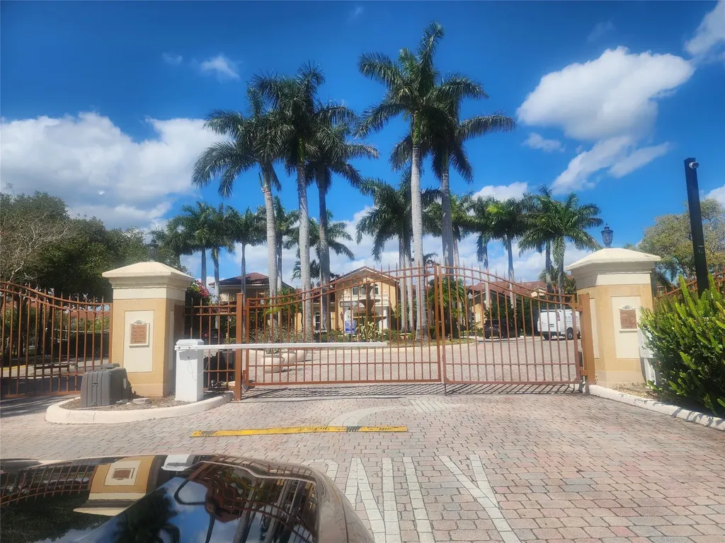 317 Villa Circle Boynton Beach FL 33435
