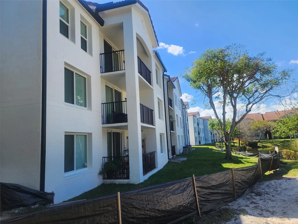 317 Villa Circle Boynton Beach FL 33435