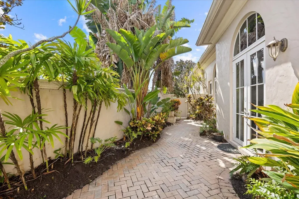 211 SE Bella Strano Port St Lucie FL 34984