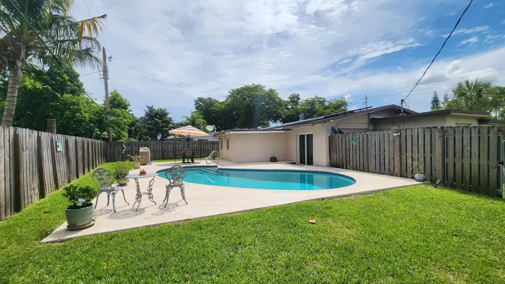 1411 W River Drive Margate FL 33063
