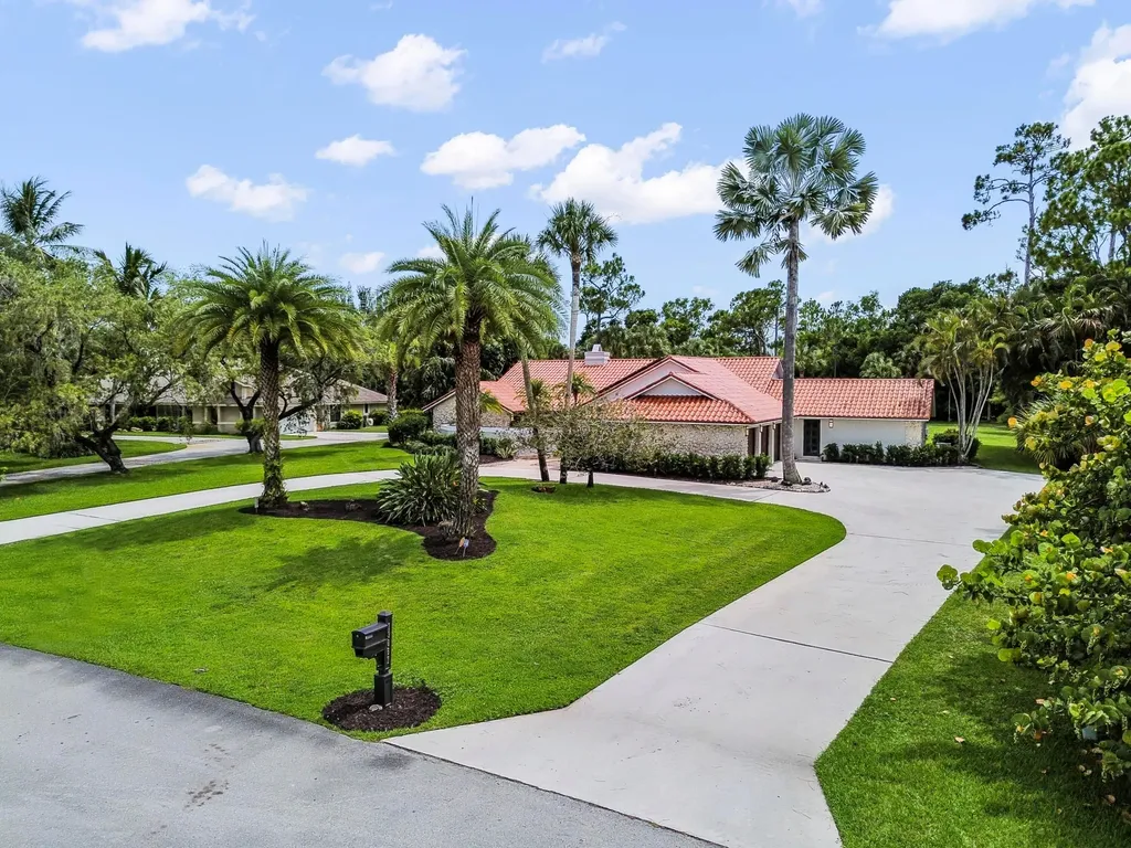 Wellington FL, 13067 Doubletree Circle