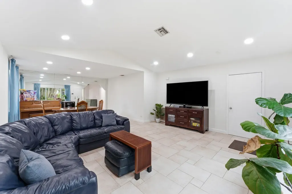 10237 NW 31st Street Coral Springs FL 33065