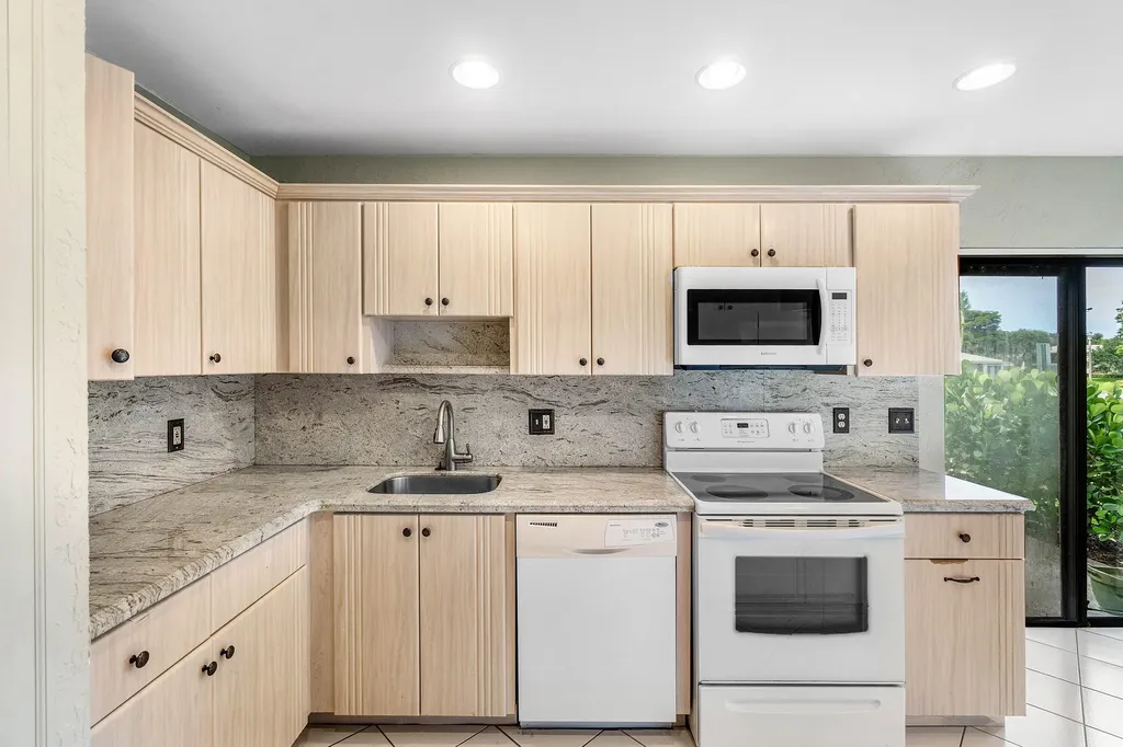 3 Stratford Drive E Boynton Beach FL 33436