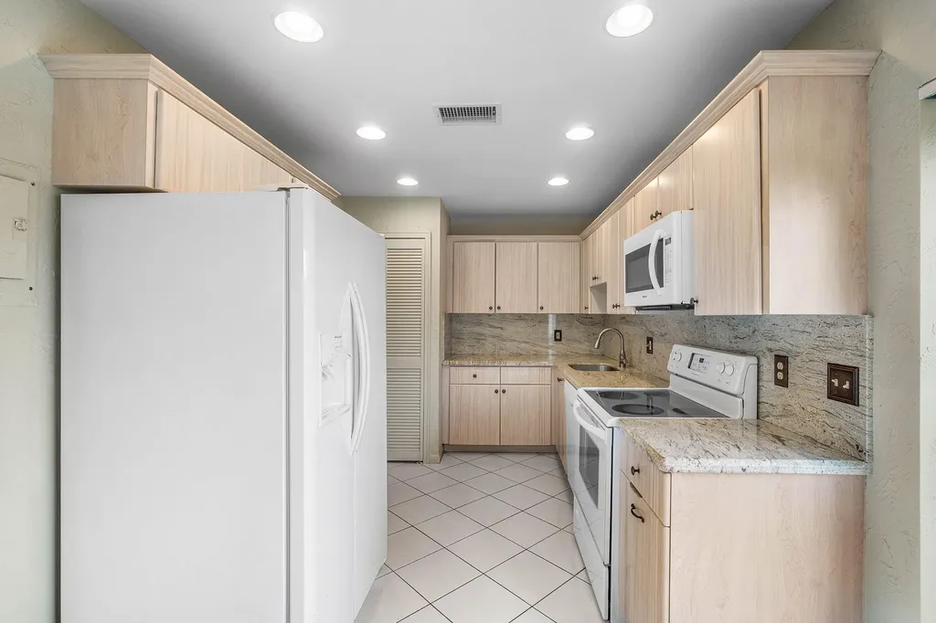 3 Stratford Drive E Boynton Beach FL 33436