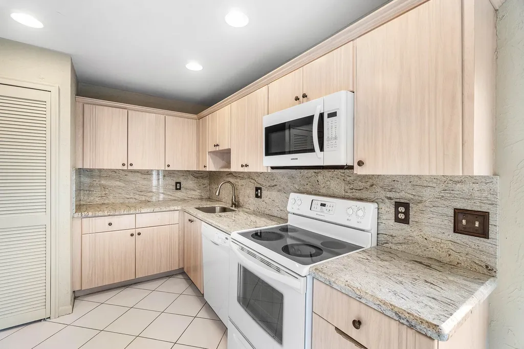 3 Stratford Drive E Boynton Beach FL 33436