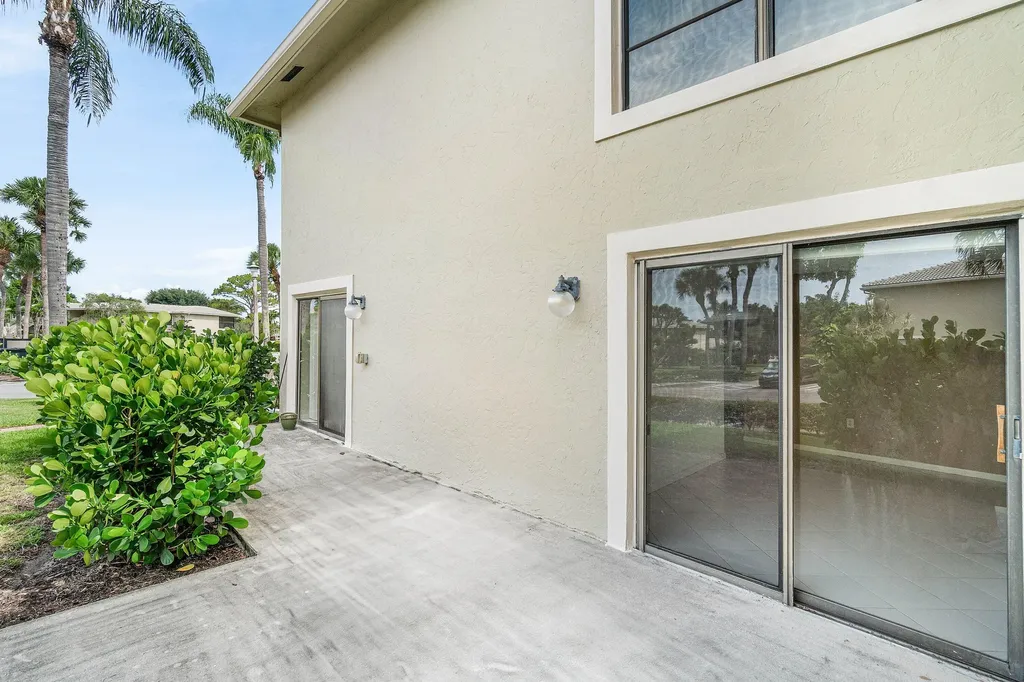 3 Stratford Drive E Boynton Beach FL 33436