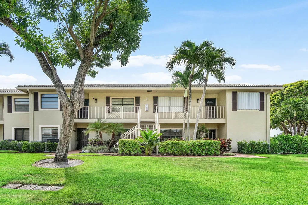 3 Stratford Drive E Boynton Beach FL 33436