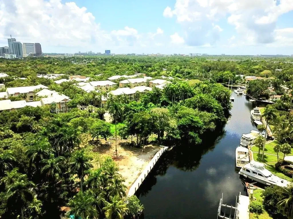 333 SW 14th Way Fort Lauderdale FL 33312