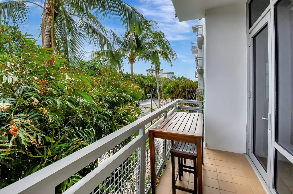365 SE 6th Avenue Delray Beach FL 33483