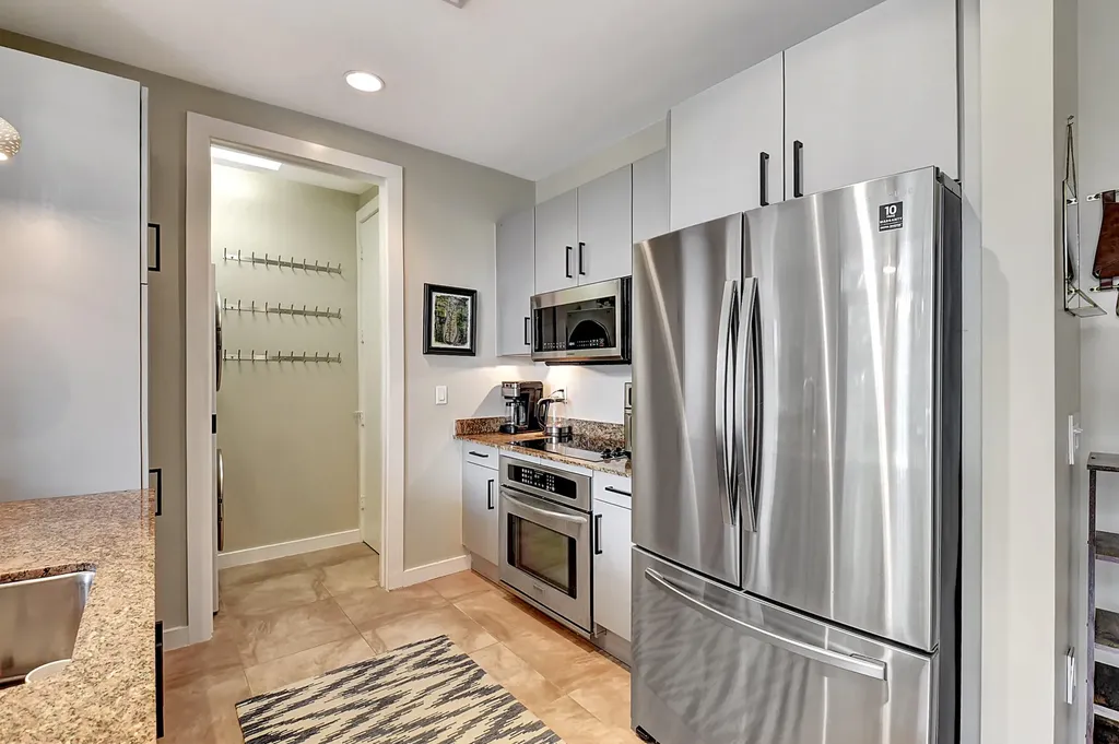 365 SE 6th Avenue Delray Beach FL 33483