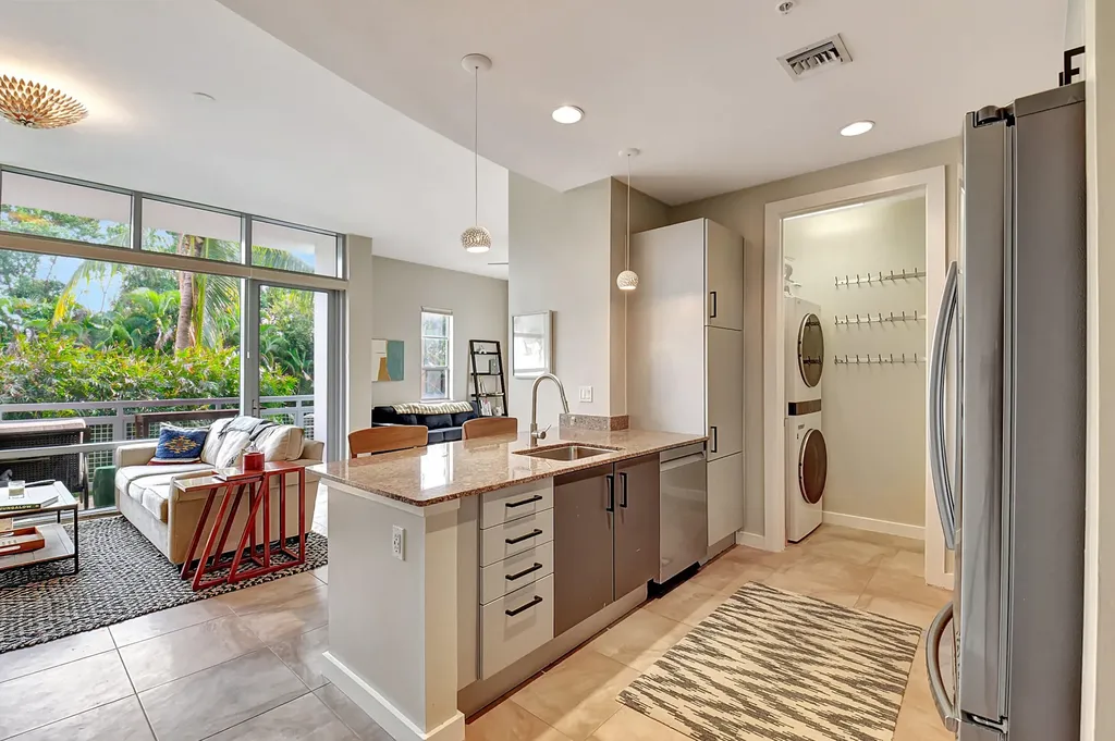 365 SE 6th Avenue Delray Beach FL 33483