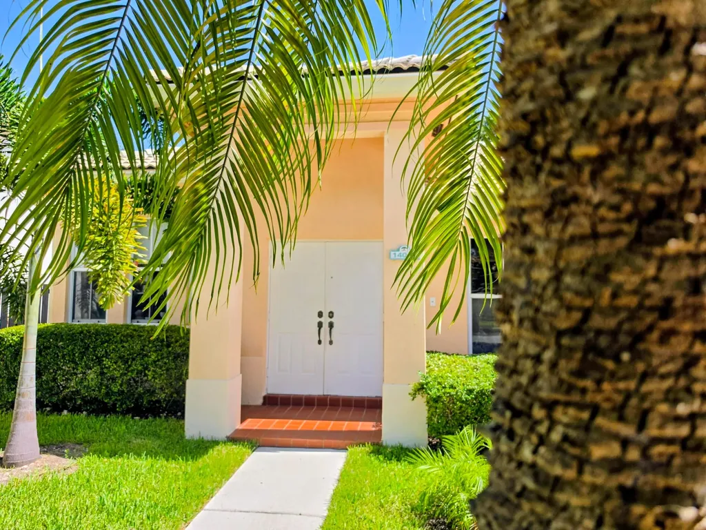 14013 N Cypress Cove Circle Davie FL 33325