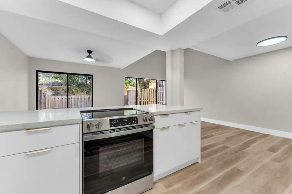 4281 NW 76th Avenue Davie FL 33328