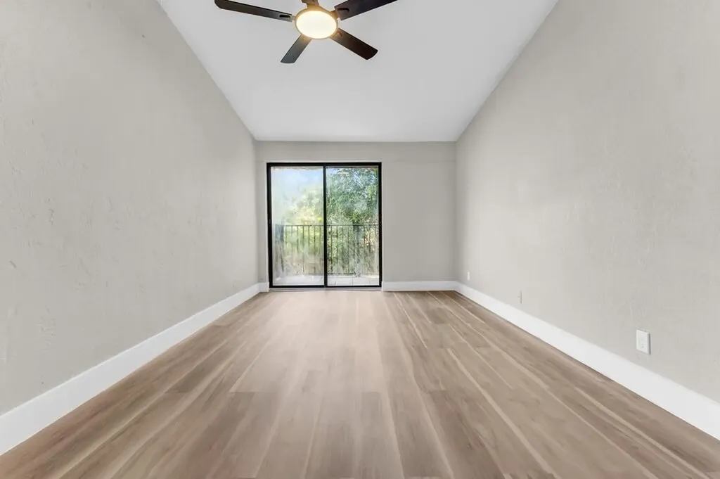 4281 NW 76th Avenue Davie FL 33328