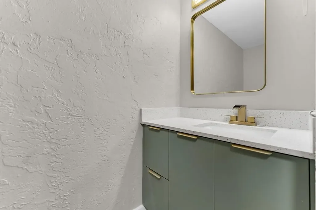 4281 NW 76th Avenue Davie FL 33328
