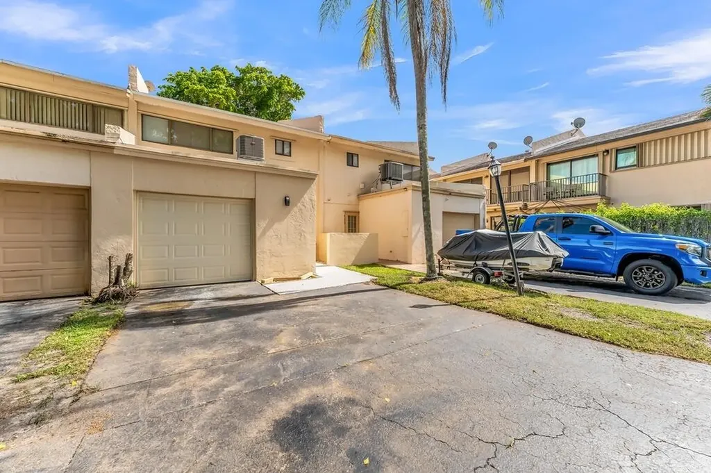 4281 NW 76th Avenue Davie FL 33328