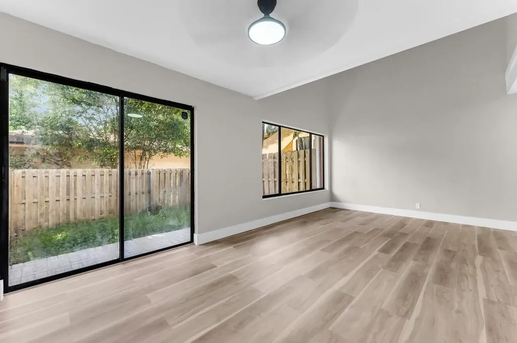 4281 NW 76th Avenue Davie FL 33328