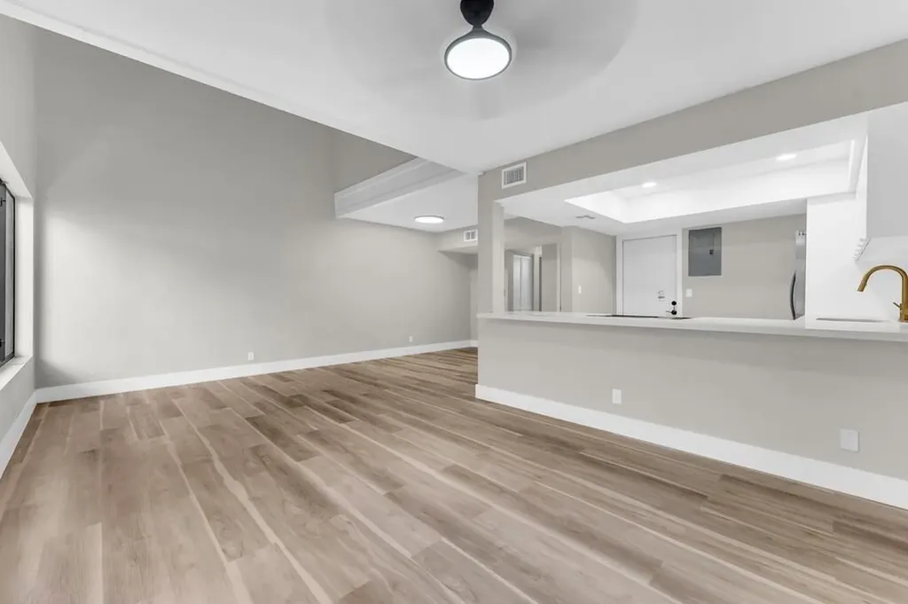 4281 NW 76th Avenue Davie FL 33328