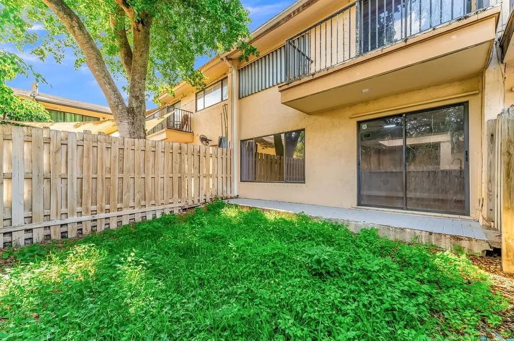 4281 NW 76th Avenue Davie FL 33328