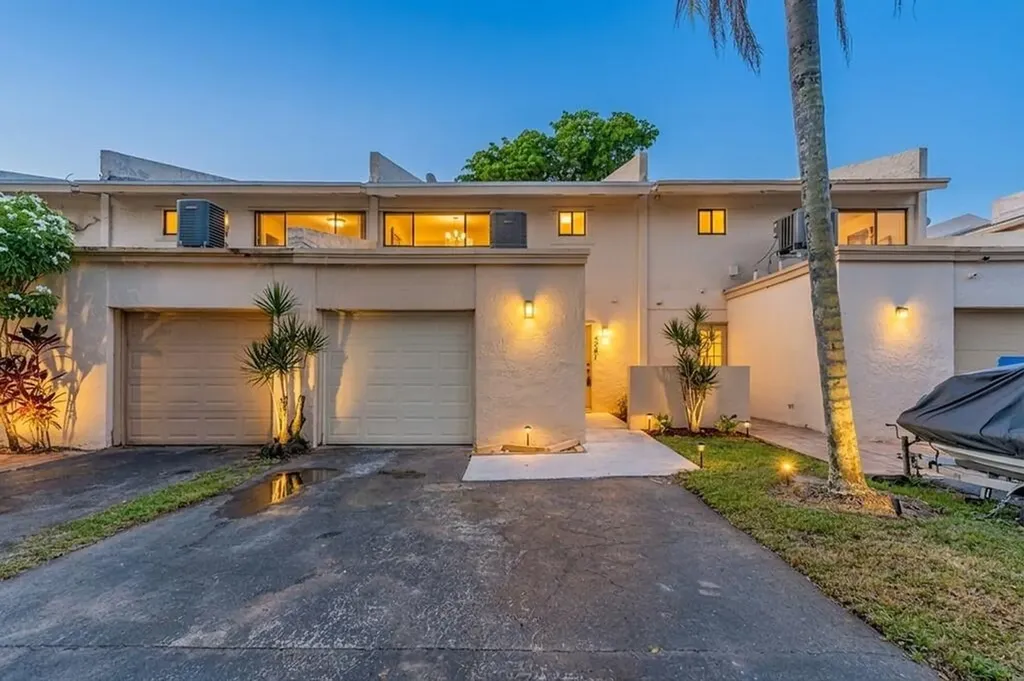 4281 NW 76th Avenue Davie FL 33328