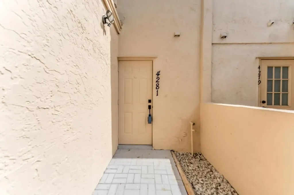 4281 NW 76th Avenue Davie FL 33328