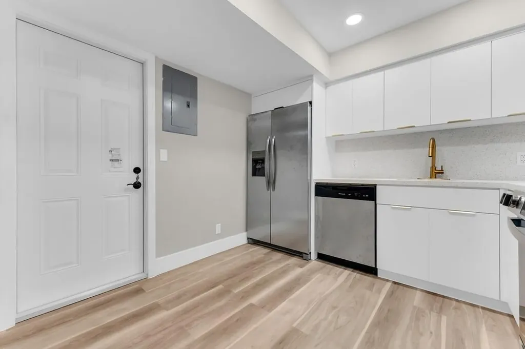 4281 NW 76th Avenue Davie FL 33328