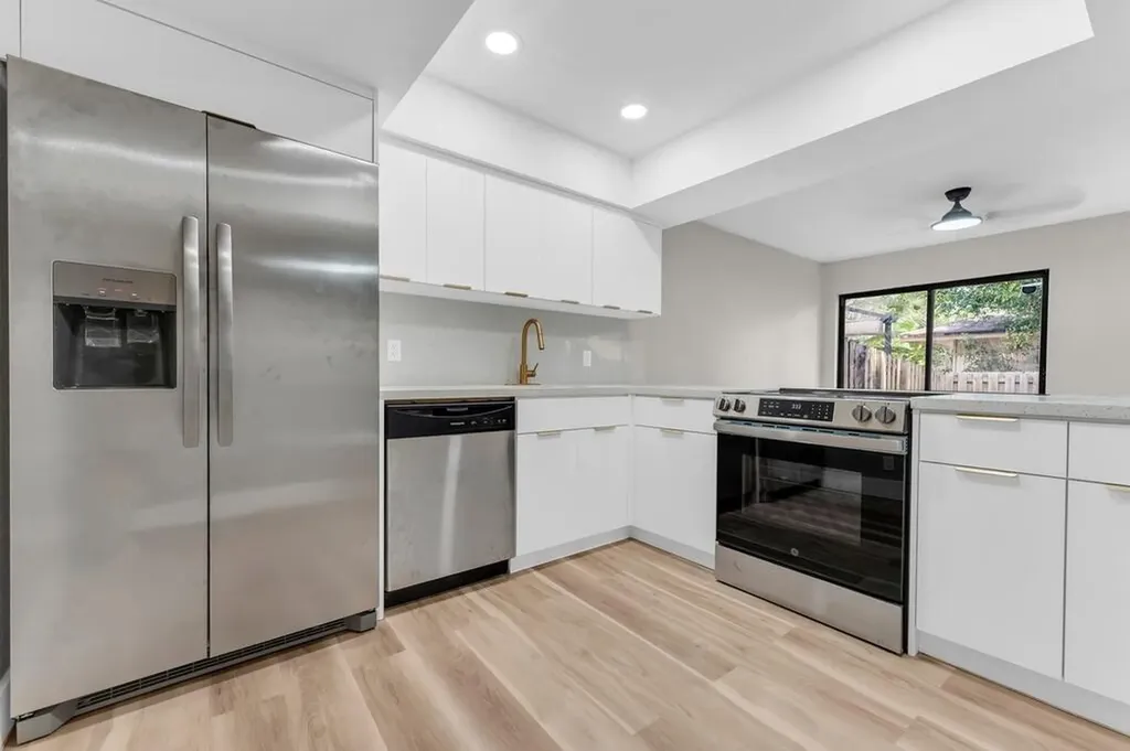 4281 NW 76th Avenue Davie FL 33328