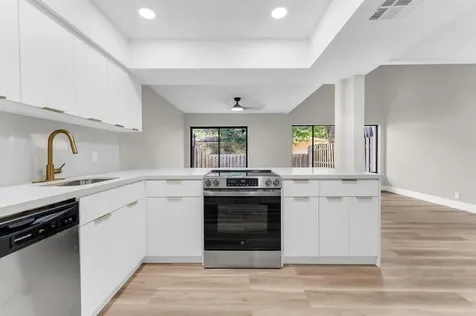 4281 NW 76th Avenue Davie FL 33328