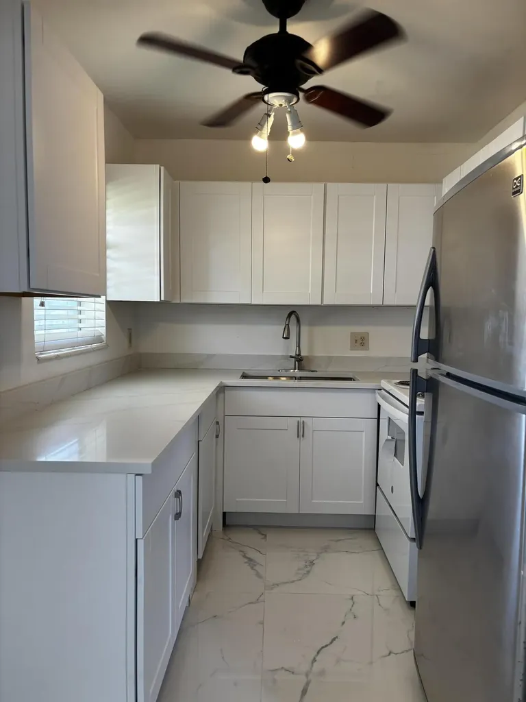 204 Salisbury I West Palm Beach FL 33417