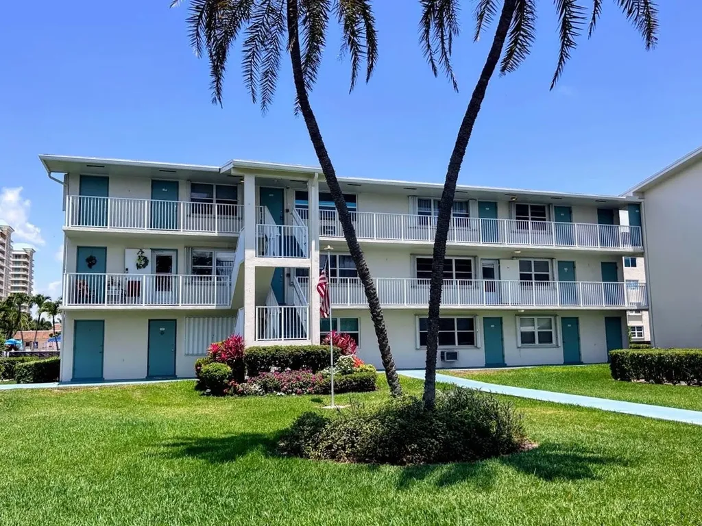 170 Horizons E Boynton Beach FL 33435