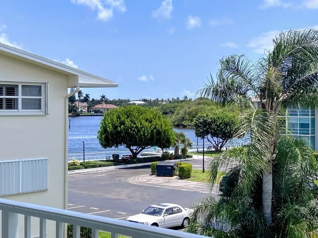 170 Horizons E Boynton Beach FL 33435