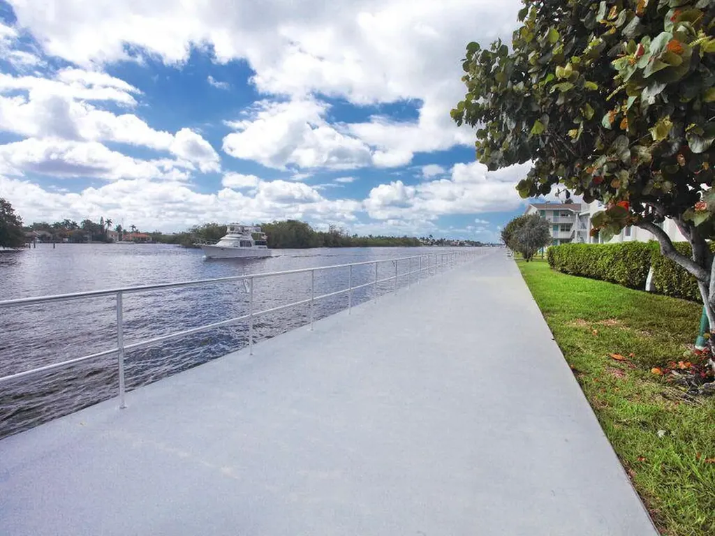 170 Horizons E Boynton Beach FL 33435